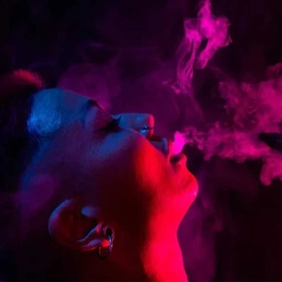 Môžu e-cigarety spôsobiť tekutinu v pľúcach?